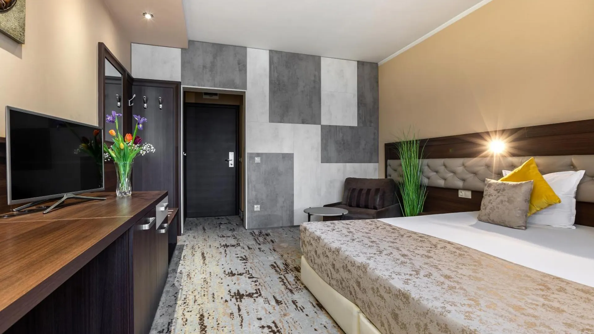Business Hotel Plovdiv - Central Location